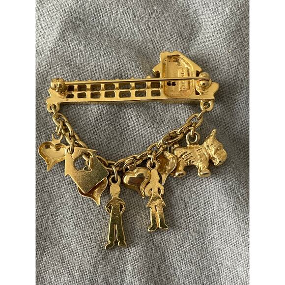 Vintage Trifari Signed Family Charms Gold Tone Pin - Picture 3 of 5